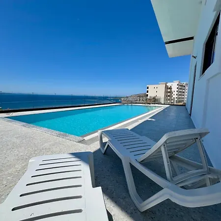 Summer Waves - Panoramic View & Pool Appartement