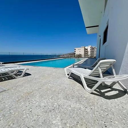 Summer Waves - Panoramic View & Pool