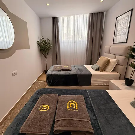Summer Waves - Panoramic View & Pool Appartement Sarandë